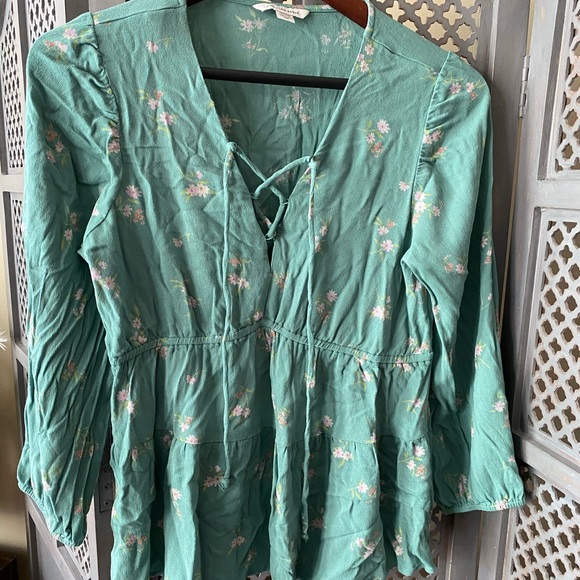 American Eagle Outfitters Tops - American eagle green floral babydoll blouse